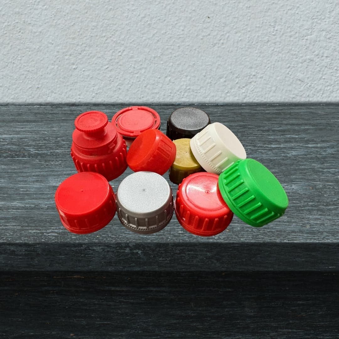 caps -